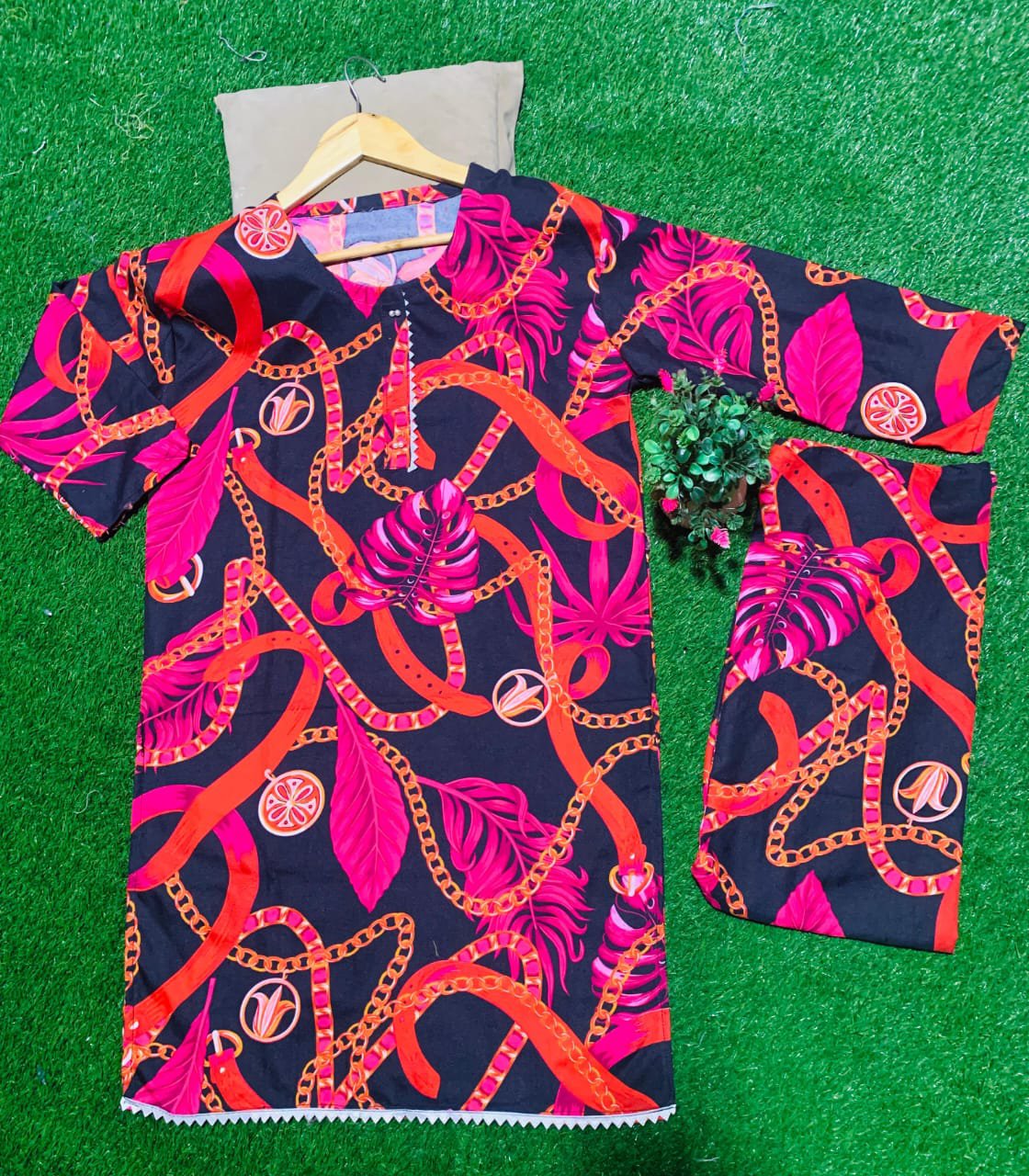 Bold Black & Pink Chain Print Khaddar Suit π€π