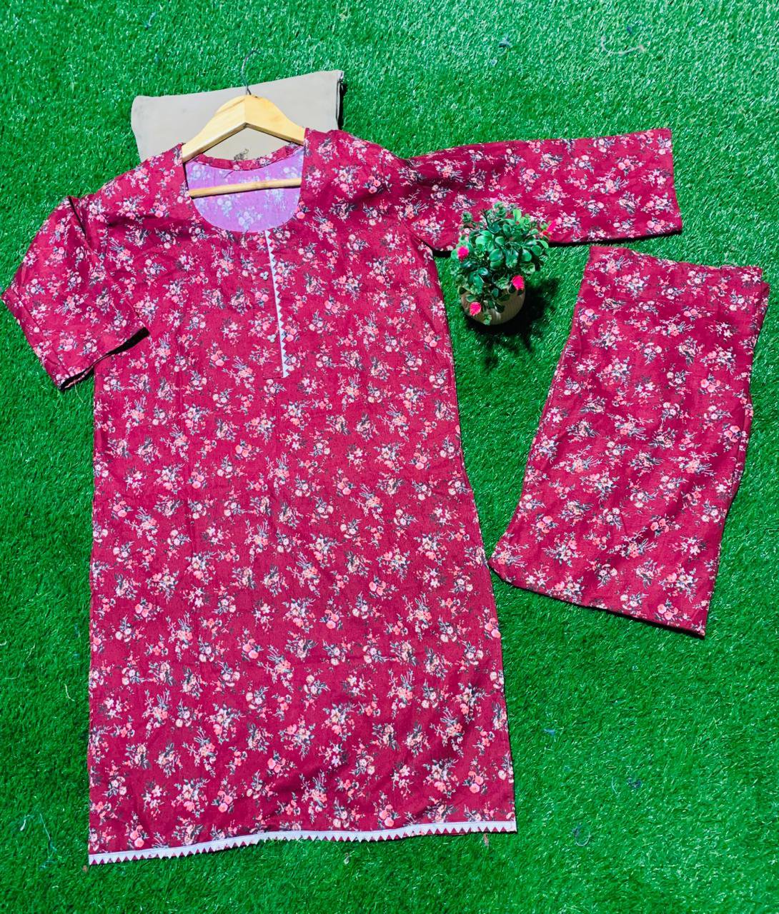 Elegant Maroon Floral Khaddar Suit πΈπ