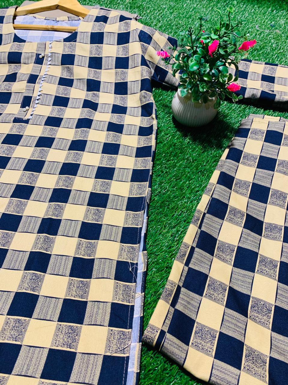 Classic Checkered Khaddar Suit β Premium Winter Wear π€π€